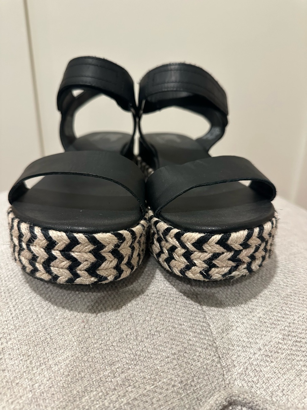 Sorel size 8 “Cameron” flatform sandal with black and natural base - Picture 3 of 11